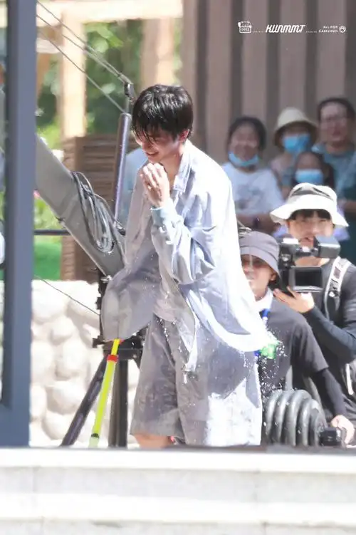 奔跑吧路透又见蔡徐坤湿发都给我斯哈斯哈9