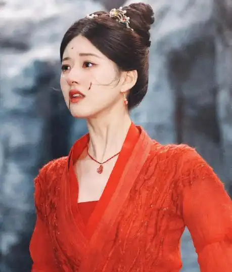 古装作品,那必然是虞书欣主演的《云之羽》和赵露思主演的《神隐》