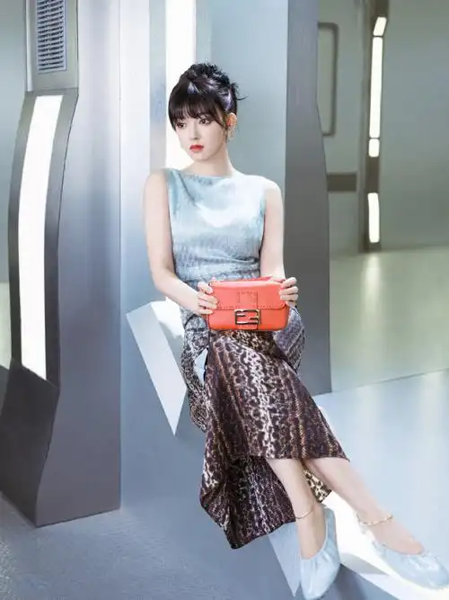 fendi品牌挚友程潇##程潇优雅撞色穿搭##程潇花苞头