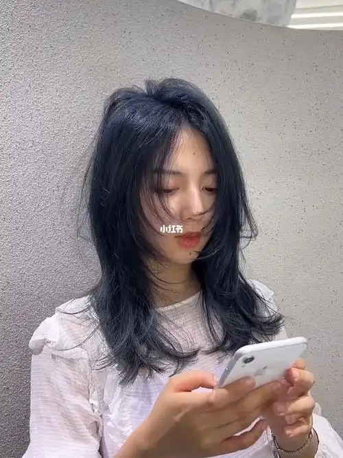 发型是最好表达性格的奢侈品蓝黑色