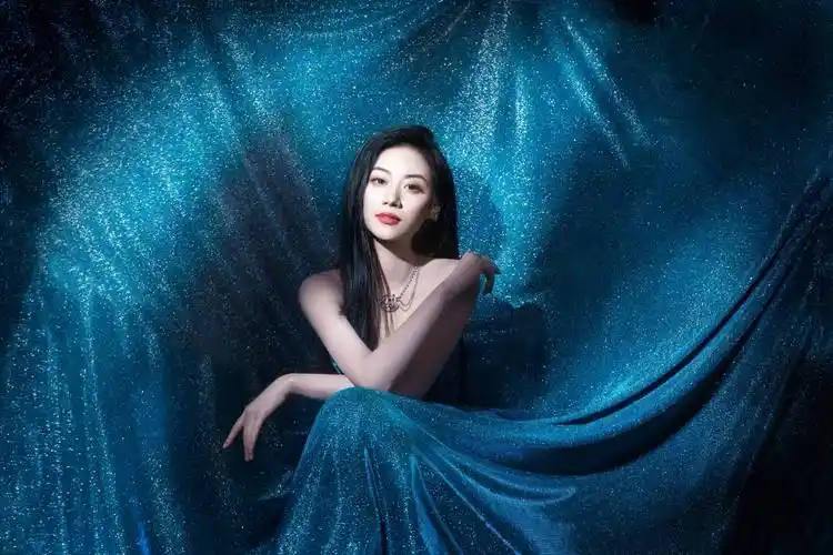 伍珂玥出道一周年纪念单曲《灿若繁星》温暖上线 醇