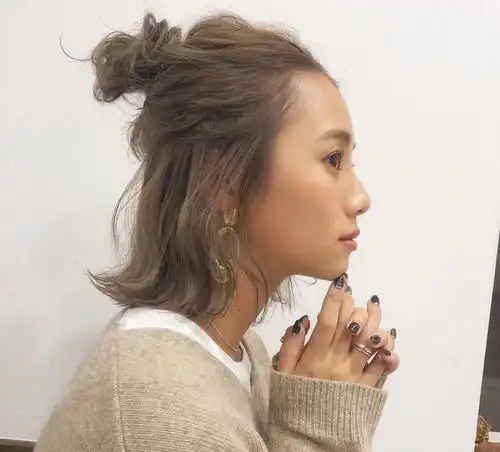 夏季女士发型别乱剪,最减龄丸子头发型30款送给大家,喜欢吗