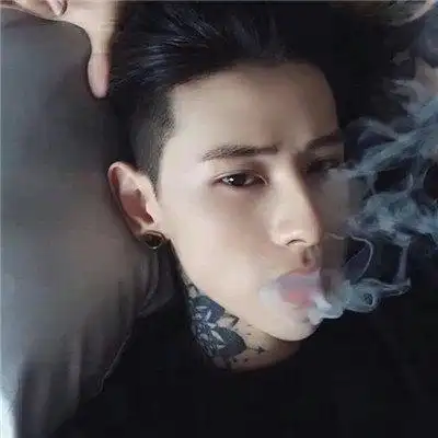 中年男人抽烟头像成熟稳重 - 霸气女生头像!