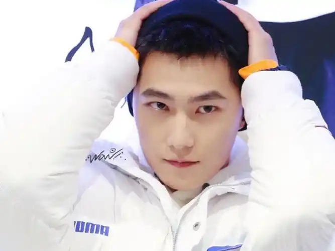 有种"整容"叫杨洋寸头,当镜头放大十倍,这颜值谁会扛得住?