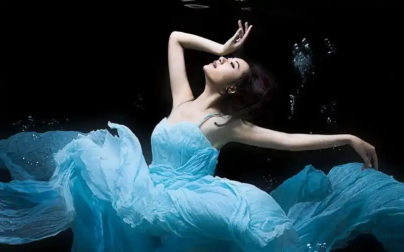 唯美古典舞《中国鼓》舞姿优雅大气,让人百看不厌.加油,西安.