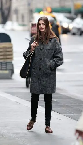 欧美明星街拍:穿出基本款的多面表情!