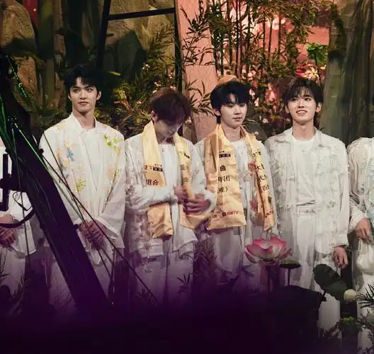 台风少年团超话#愚人节站姐团建#    4/5  我们会见面的  对吧