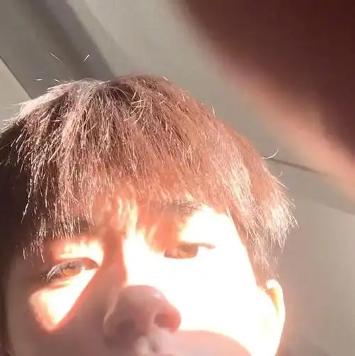 易烊千玺ins#易烊千玺大佬那些年在ins上发过的自拍照,好吧,只要你发