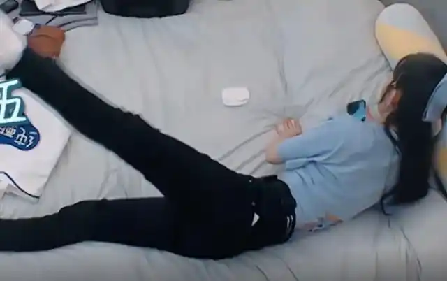 赵丽颖早起"卷腹"训练,镜头拉近,看清腹部,才知恢复有多好