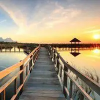 海边木制码头风景图片 海边风景微信头像