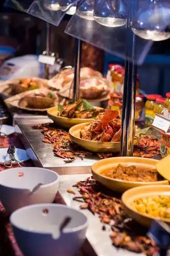 4折享南京绿地洲际酒店紫峰大厦地平线边看美景边吃自助餐