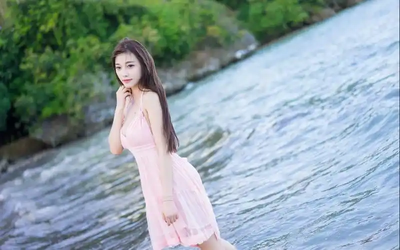 极品泳装美女清凉海边唯美高清桌面壁纸