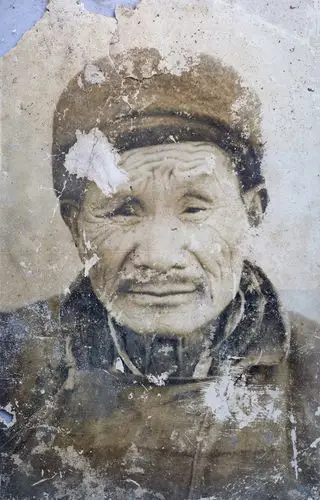 破损照片高精度修复过程