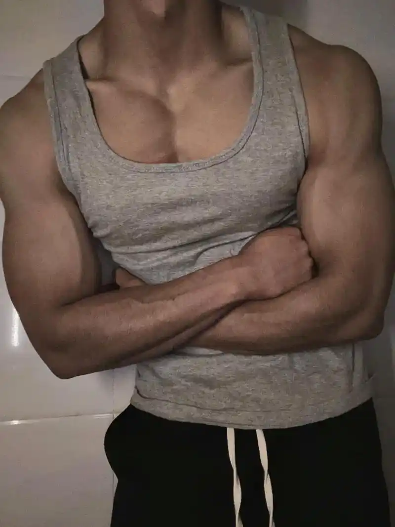 三张毫不搭边的照片#腹肌 #体育生 #天蝎座 #图文伙伴计划 - 抖音