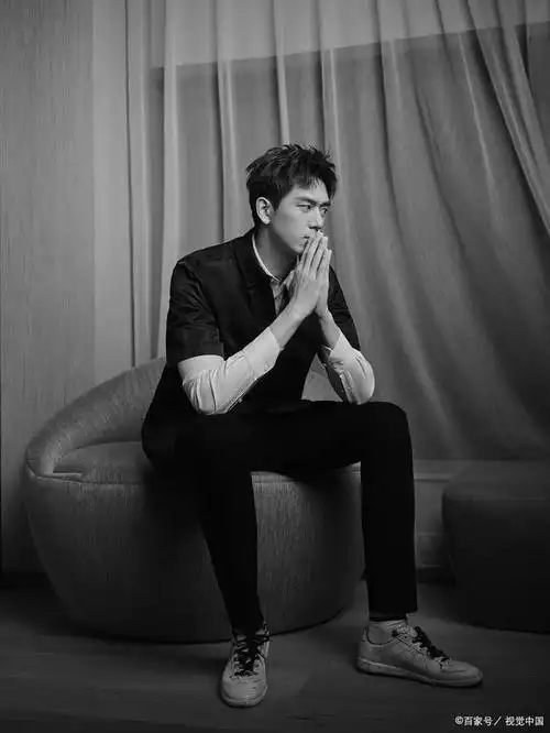 李现大秀s属性,网友:好看不过瘾!