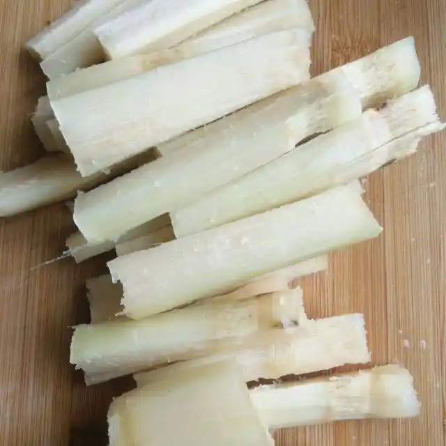 甘蔗雪梨糖水,润肺止咳,清甜爽口,好喝极了