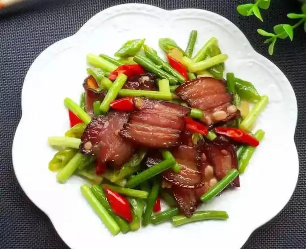 蒜苔炒腊肉