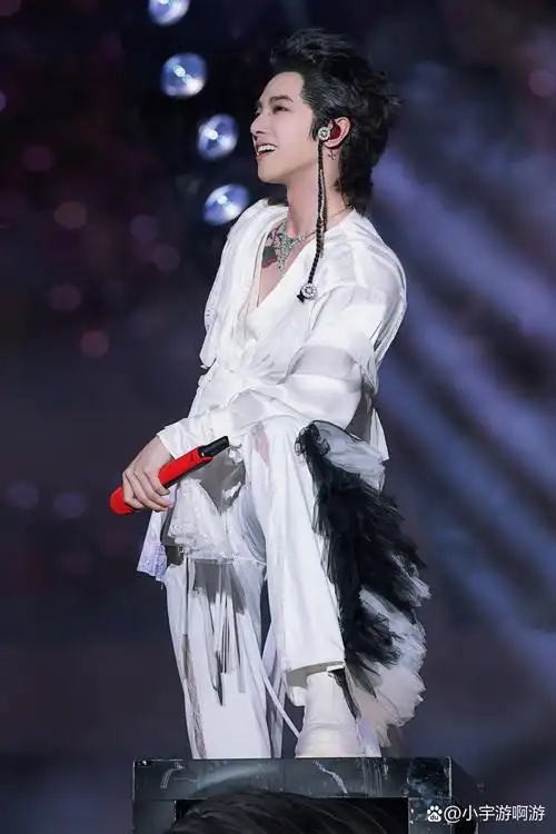 华晨宇的火星演唱会,我仿佛在看热血动漫  看华晨宇火星演唱会只有0次