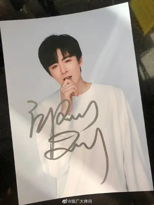 关注@狐厂大拷问,转发本条微博,抽一名小可爱,送出刘宇宁签名照哦!