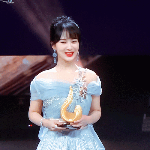 演员杨紫:与你相遇,好幸运!