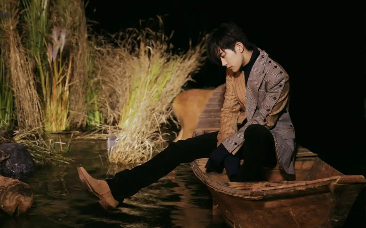 少年tfboys易烊千玺帅气壁纸图片高清大图预览1920x1200_大陆明星下载