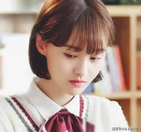 郑爽近照双眼大小不一嘴唇肿胀引关注工作室回应