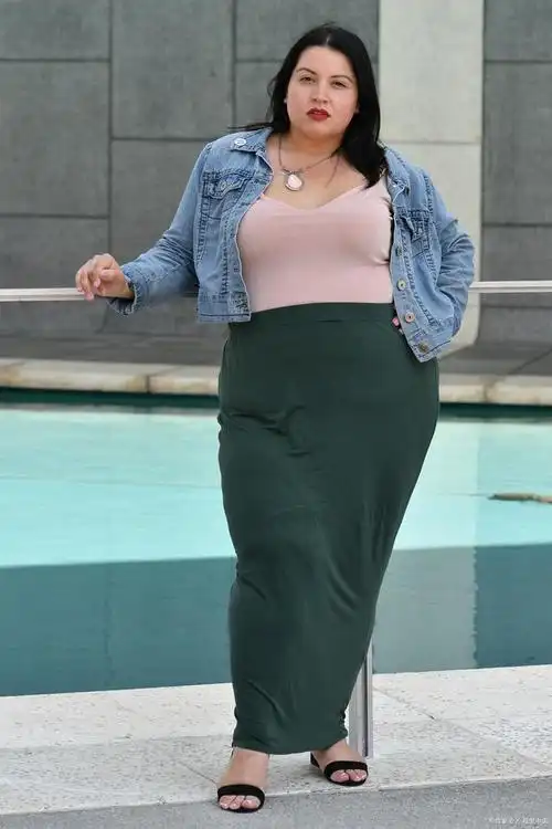 有些人认为微胖的身材更加丰满和性感,而有些人则更偏好瘦身材的线条