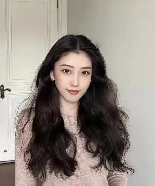 女40岁,长发烫什么发型显年轻?