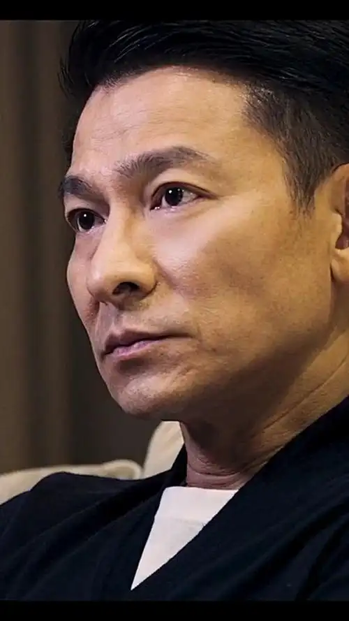 华仔一脸严肃的表情,真的好霸气.