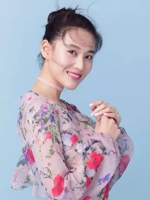 取代杨紫出演女主角却备受争议,如今32岁被富二代暴打再惹争端_宁丹琳