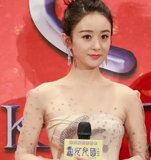 杨幂耳朵边有没有痣_杨幂耳朵面相_杨幂耳朵对比