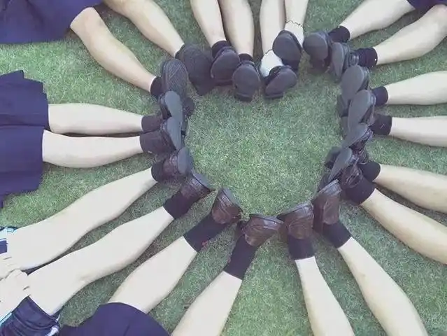 多人合影拍摄姿势大全,赶紧学起来,称霸朋友圈吧!_造型