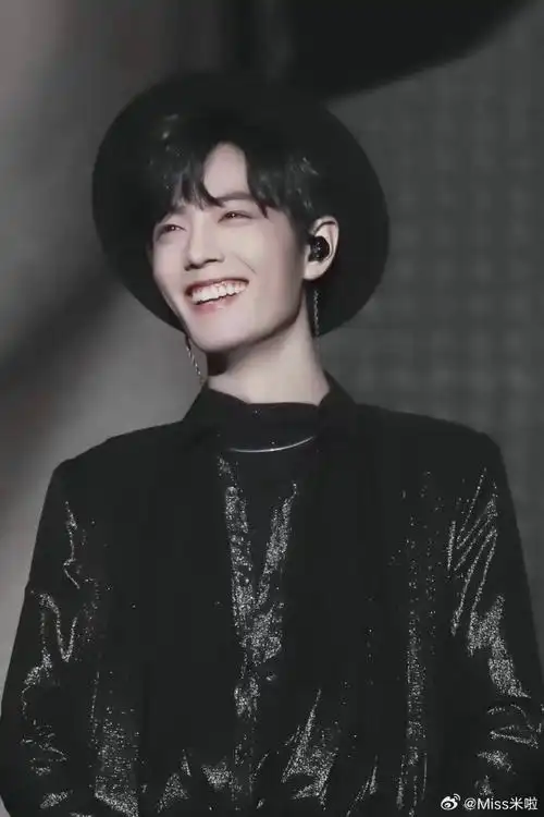 肖战梦境大片#粉上肖战是那年他挂了3天的热榜笑容,太治愈了,感舅他