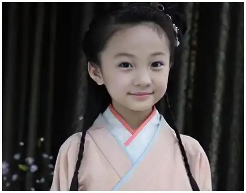 有一张"娃娃脸",如今晒旗袍照,却被吐槽"臃肿"|旗袍|娃娃脸|林妙可