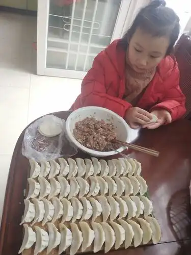 妈妈教我包饺子