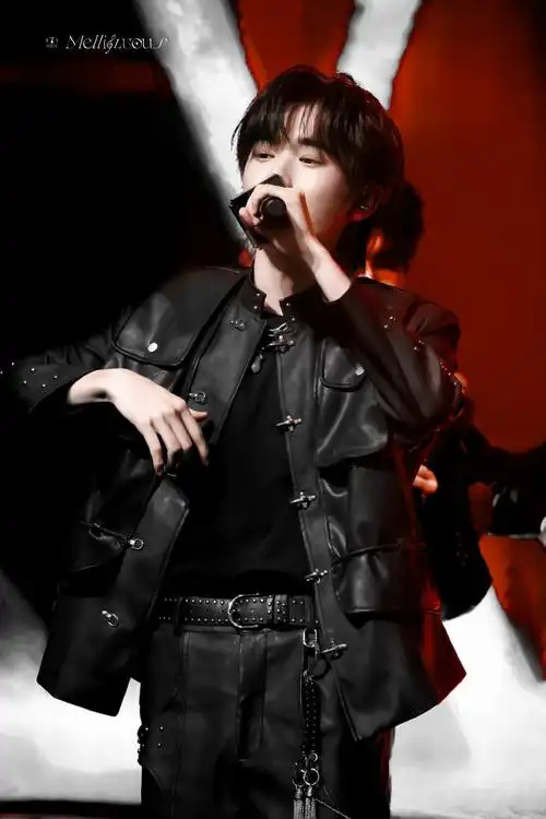 宋亚轩智族gq创意大赏##宋亚轩gq盛典##gq发了时代少年团舞台##时代