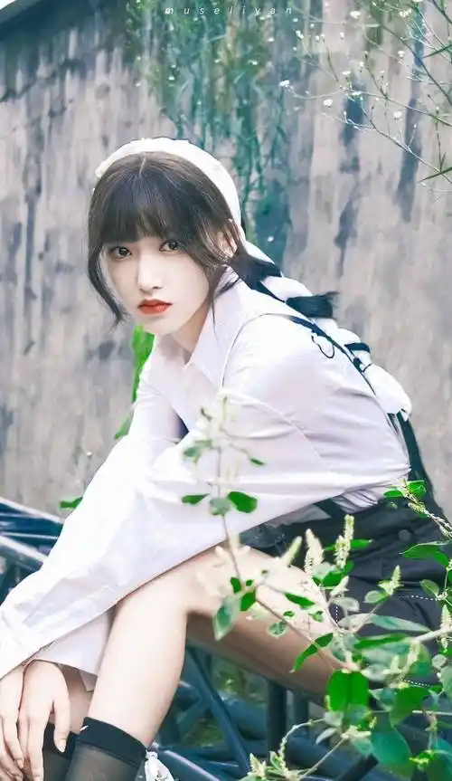 "绝世美少女"程潇 充满青春气息的懵懂感 宛如人间般