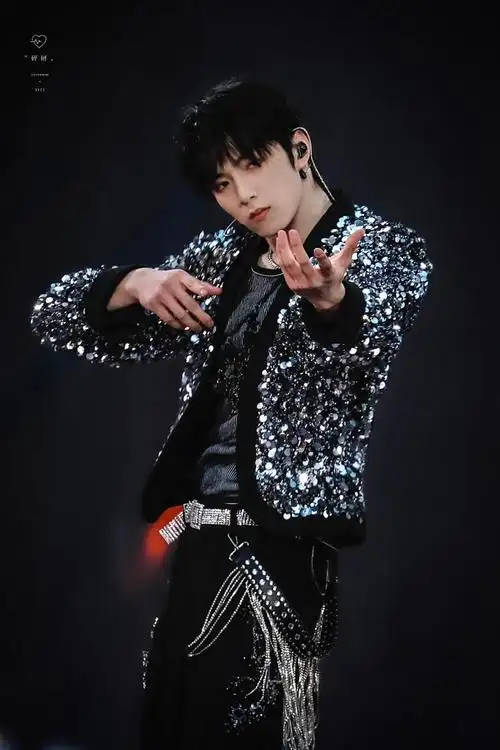 刘耀文last night#92#刘耀文跳舞好帅#    狠狠帅气!