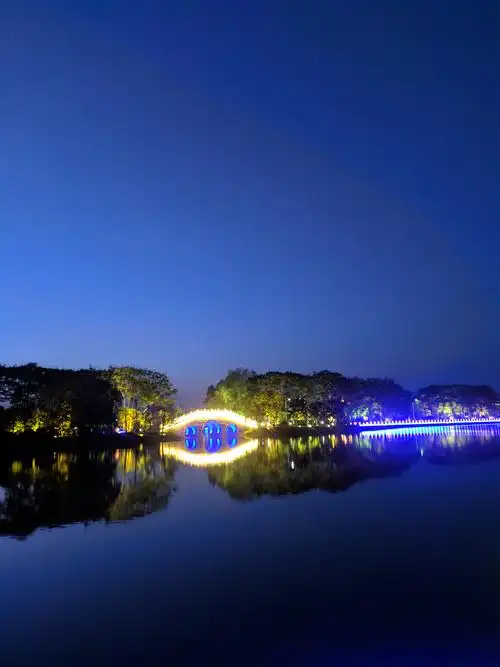 西湖公园夜景