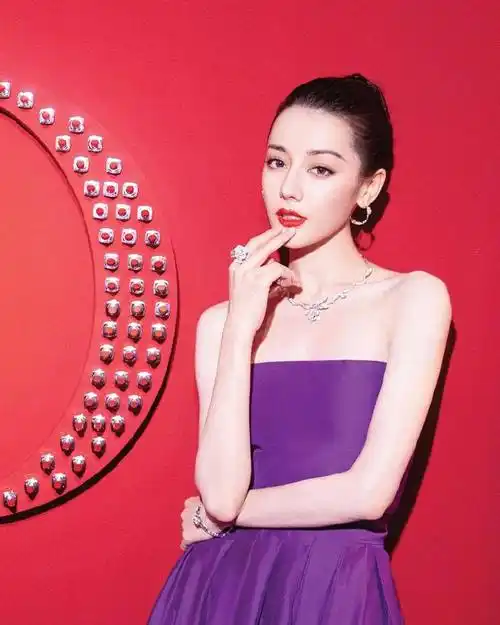 beauty更新】@dior迪奥美妆官方在其他92台分享了迪奥中国彩妆代言