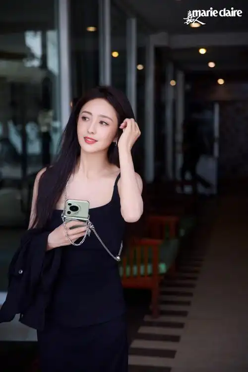 佟丽娅戛纳红毯首秀