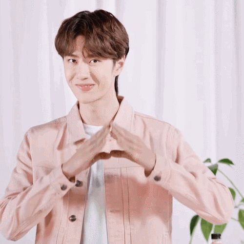 王一博啵啵比心