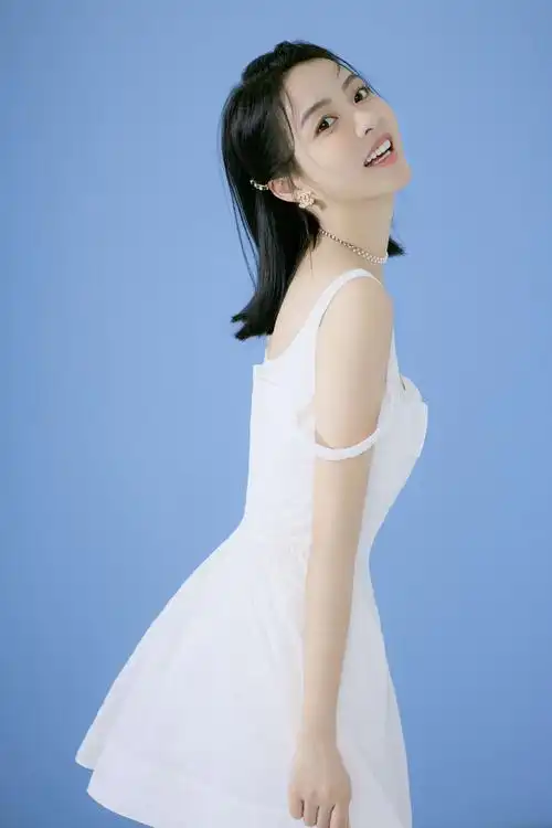 余心恬清纯写真曝光 《恋上喵星人》热播实力演绎喵星本喵_手机搜狐网