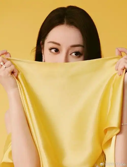 迪丽热巴超话夏日轻甜妆 化妆:王亚飞@-wowstudio- #迪丽热巴