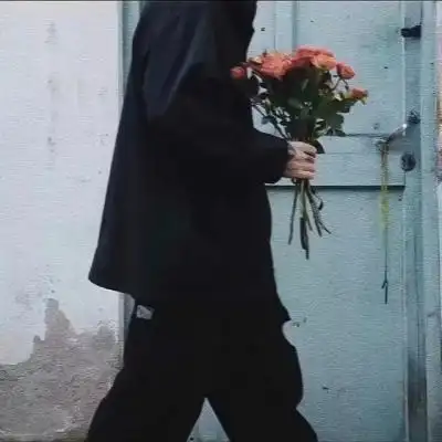 高清文艺范儿的捧花男生头像半身控图片