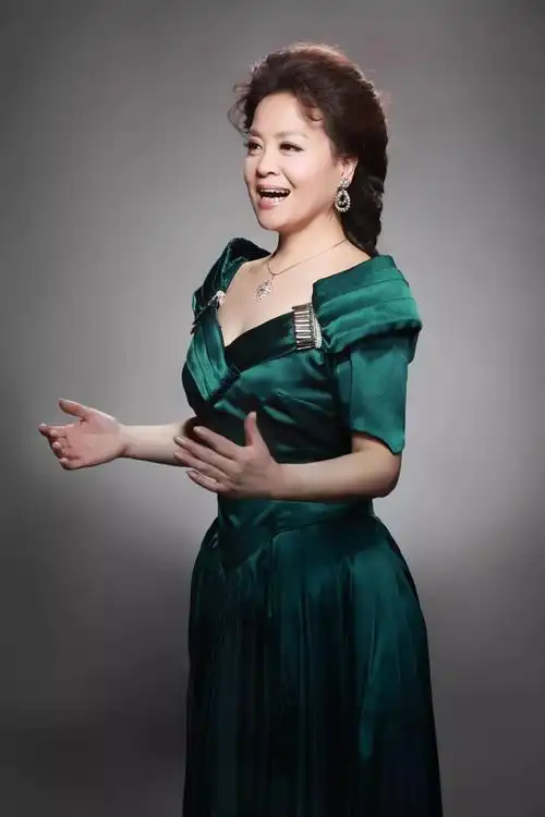 著名歌唱家 韩芝萍 新录经典歌曲《鸽子》_全军