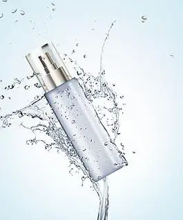 创意美白水乳装护肤品海报背景素材