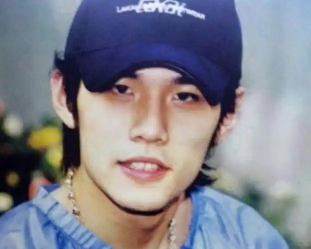 有一种惊艳叫徐锦江年轻时,五官精致超帅气,还意外撞脸周杰伦?