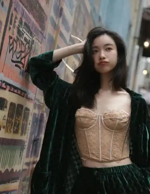 倪妮:馋吧,反正也得不到我!肤白貌美身材好,老谋子眼光够毒辣