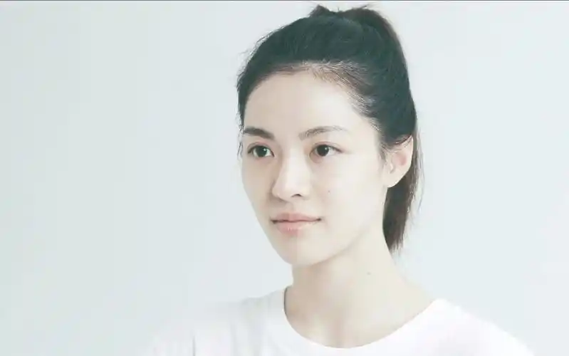 钟楚曦 嘉人美妆素颜采访